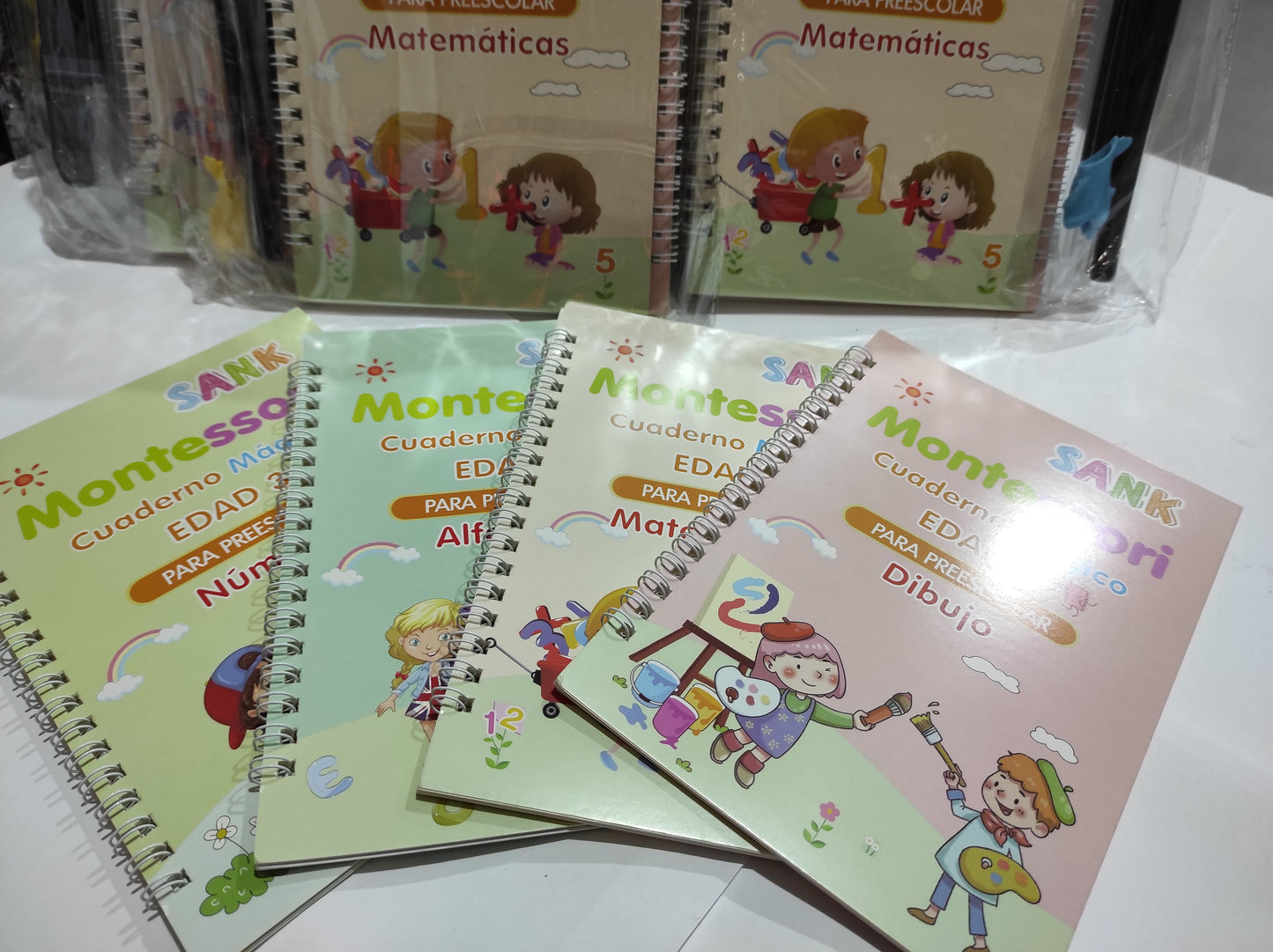 Cuaderno mágico de escritura para Niños 4und